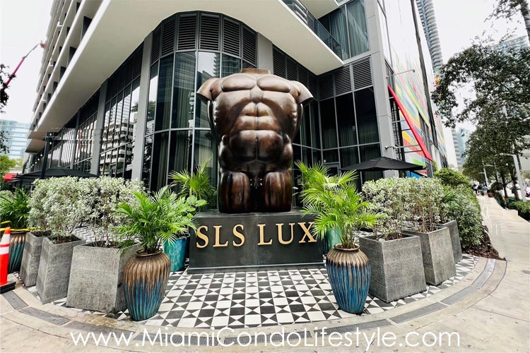 SLS LUX Statue