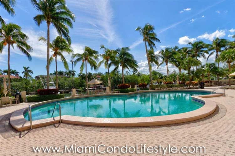 Gables Waterway Towers Piscina